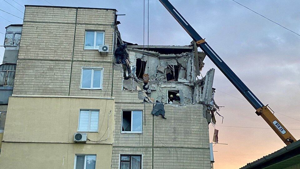 В результате обстрела в Никополе повреждены более 40 многоэтажек