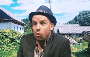 Великий в образе дяди Сережи заявил, что российские сухие пайки не едят ни свиньи, ни собаки