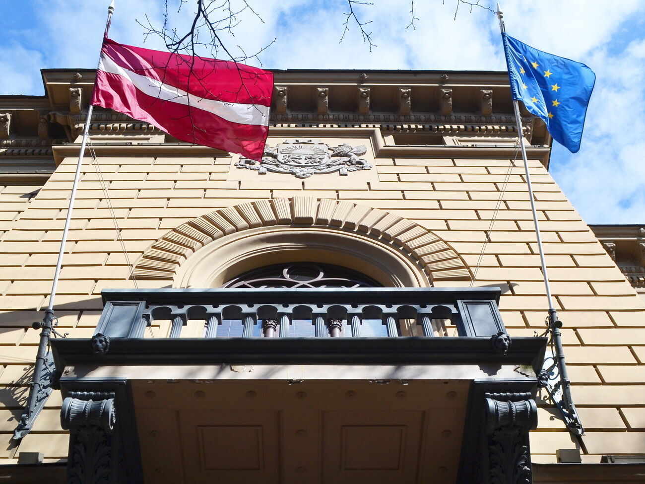 В заявлении латвийский парламент призывает страны Евросоюза немедленно приостановить выдачу туристических и въездных виз гражданам России и Беларуси