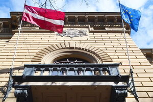 В заявлении латвийский парламент призывает страны Евросоюза немедленно приостановить выдачу туристических и въездных виз гражданам России и Беларуси