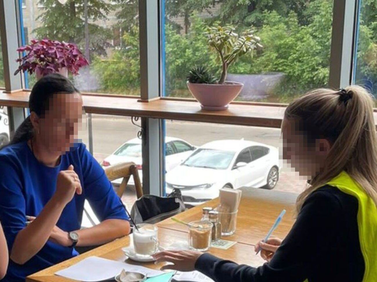 Адвокатку затримали під час одержання грошей за виготовлення документа з фіктивним діагнозом