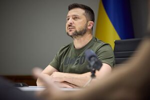 На другу добу війни Зеленському (на фото) пропонували евакуюватися партнери із країн Заходу, але він відмовився, зазначив Арестович