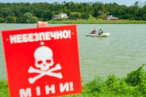 В ходе поездки в Сумскую область Монастырский увидел, как разминируется водное пространство