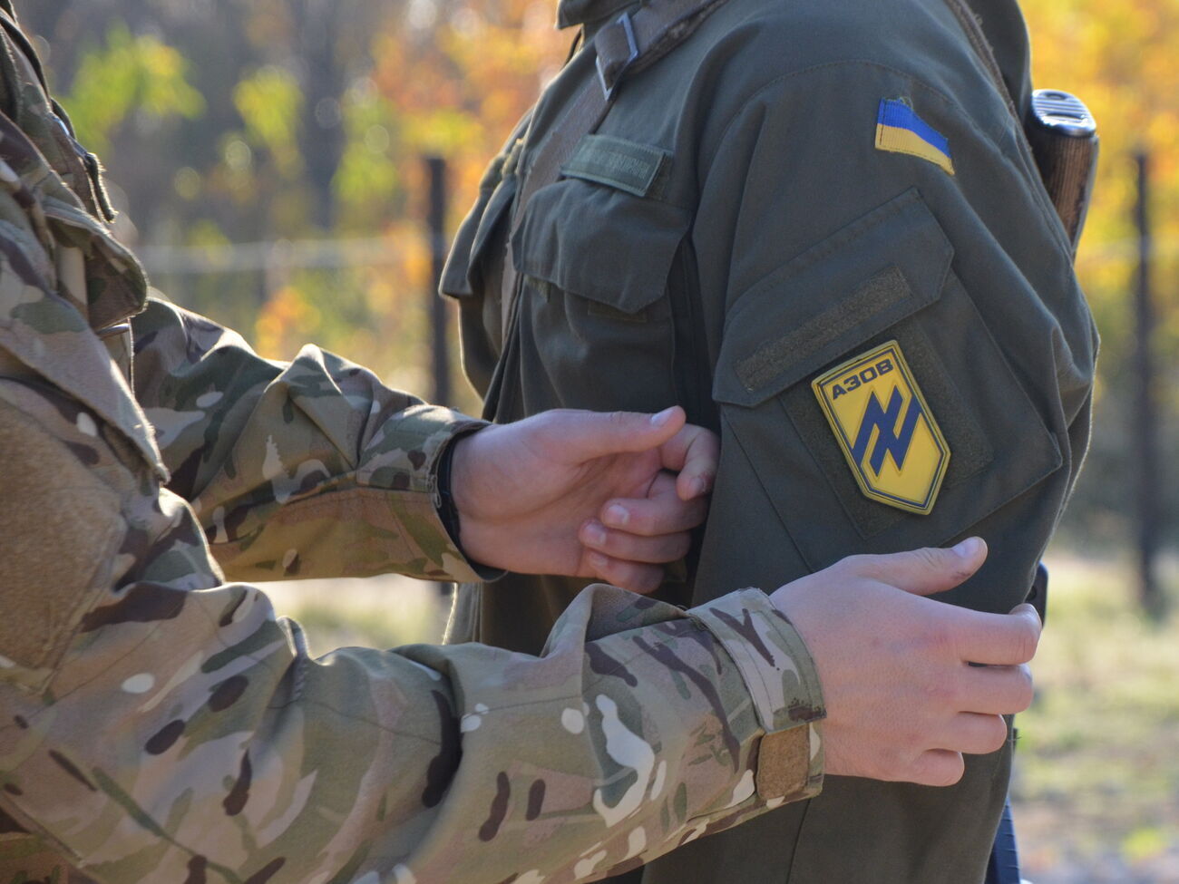 Окупанти використовують для провокацій у Маріуполі захоплену на базі "Азову" форму