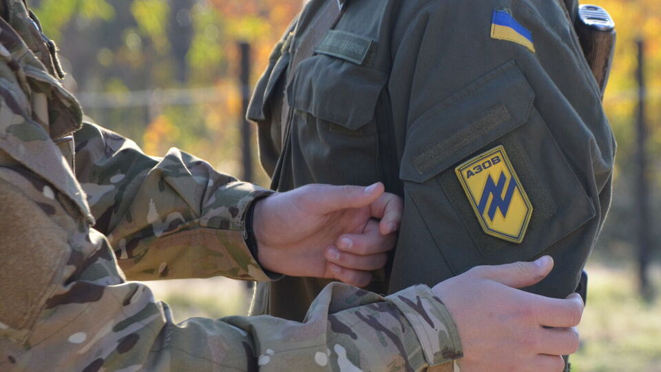 Окупанти використовують для провокацій у Маріуполі захоплену на базі "Азову" форму
