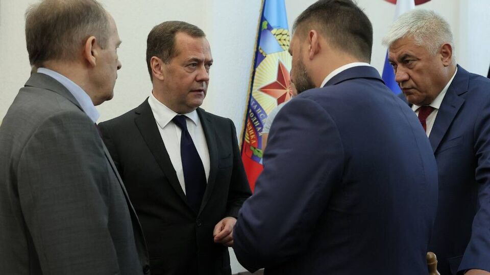 Медведєв провів "нараду" на тимчасово окупованій території Луганської області