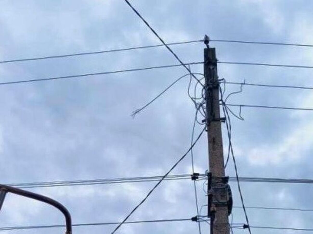 Нині без електропостачання залишаються 92 населені пункти області