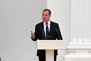 Медведєв стверджує, що обстрілами Запорізької АЕС нібито займаються українські військові