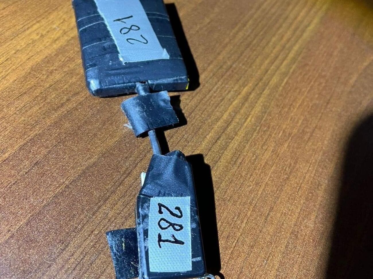 Портніков стверджує, що виявив пристрій під диваном