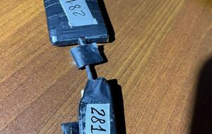 Портников утверждает, что обнаружил устройство под диваном