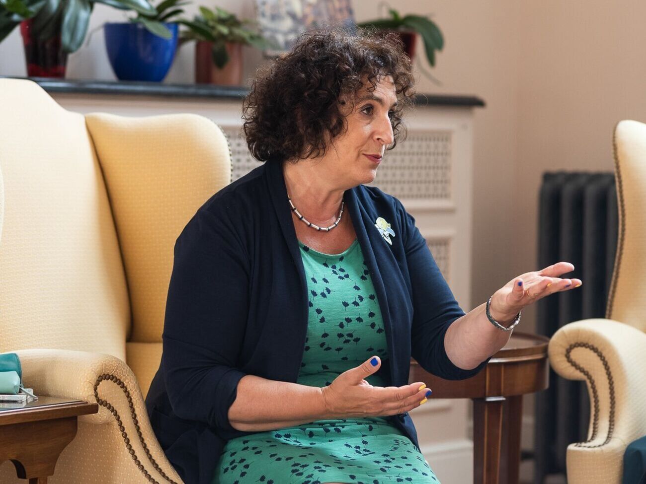 Сіммонс 2019 року призначили послом Великобританії в Україні