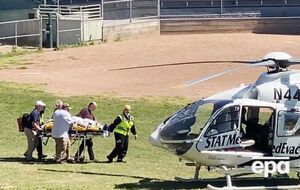 На Рушди напали с ножом перед его лекцией