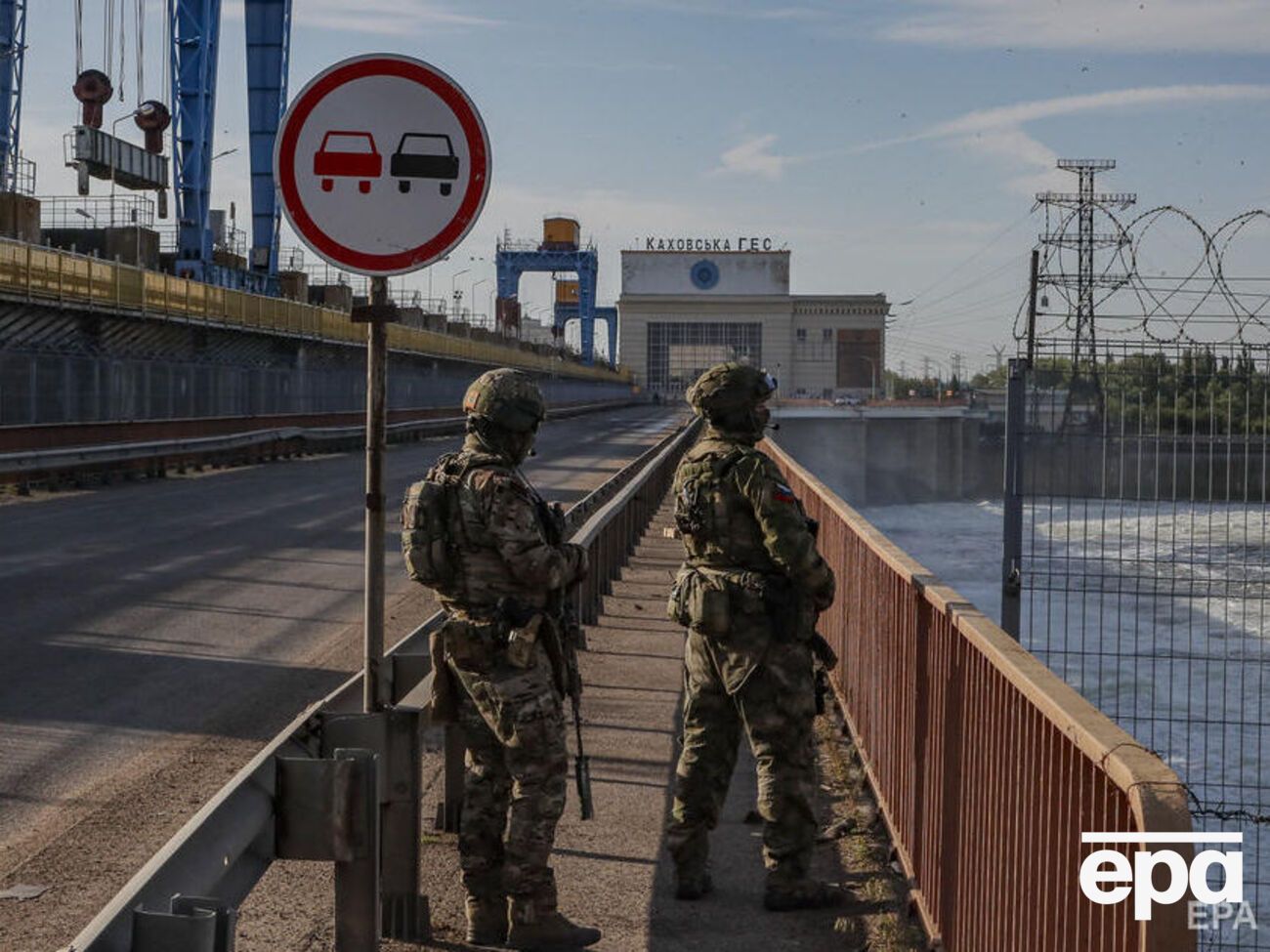 ВСУ нанесли несколько ударов по мосту в районе Каховской ГЭС