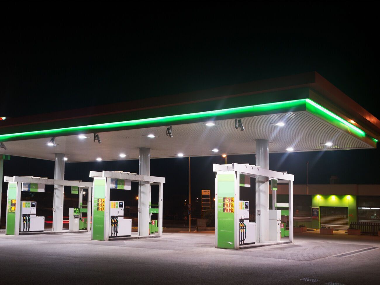 Военные России захватили и уничтожили 11 АЗС в Херсонской области, отметили в ОВА