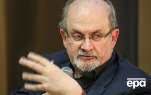 На Рушді напали з ножем 12 серпня