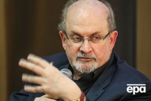 На Рушди напали с ножом 12 августа