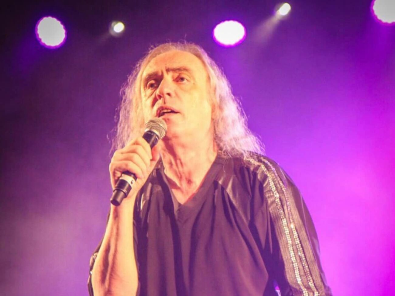 Цвіка Пік народився у Польщі 1951 року