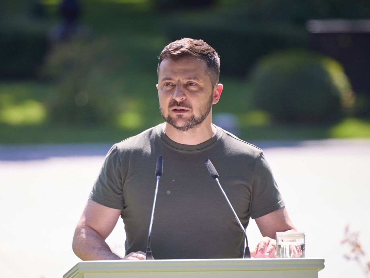 Мовчання людей наближається до рівня співучасті, зазначив Зеленський
