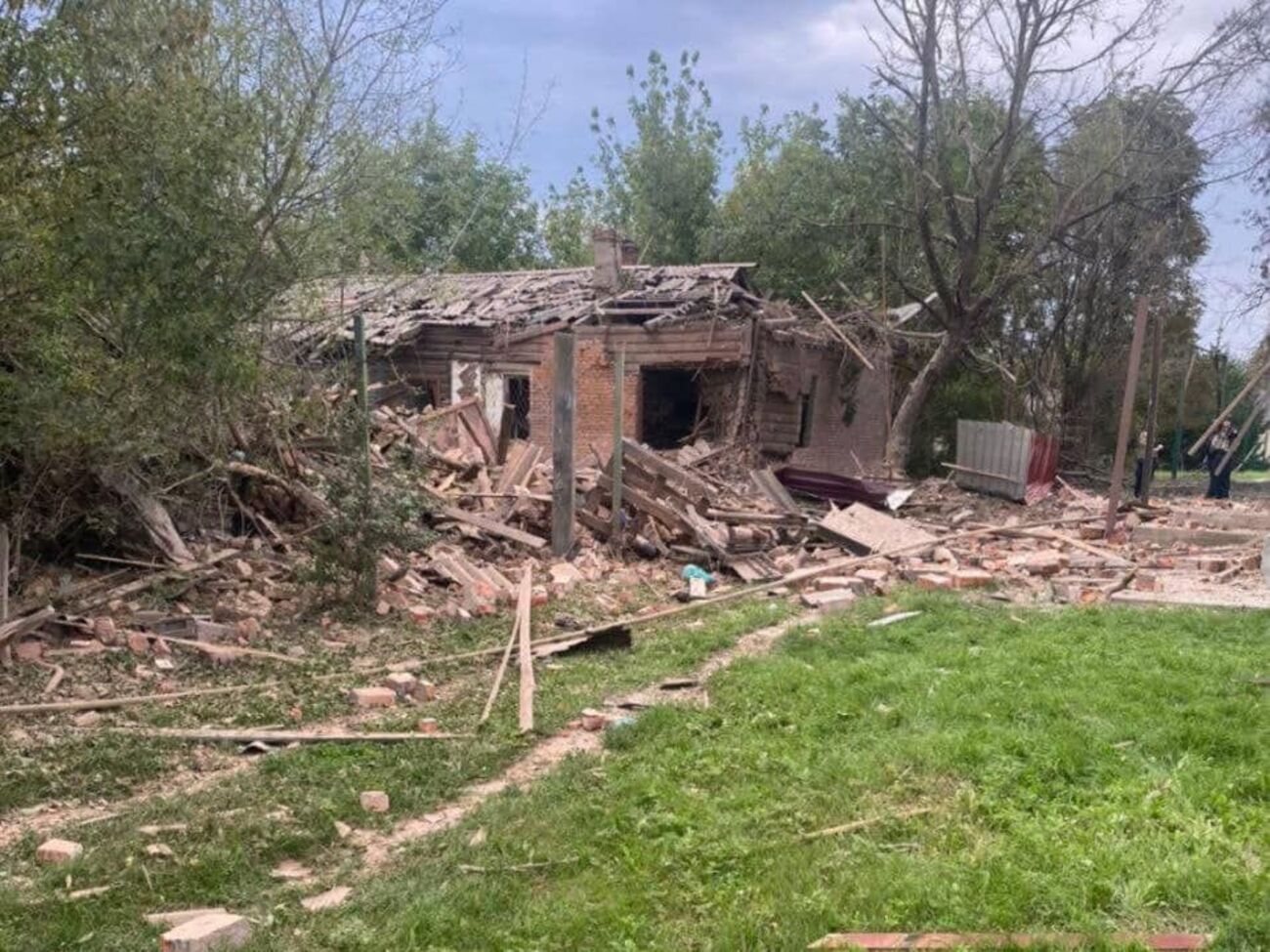 Окупанти били по Харківській області ракетами й обстрілювали з артилерії, поранено трьох жителів