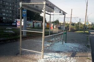 У Харкові біля зупинок неодноразово вибухали снаряди