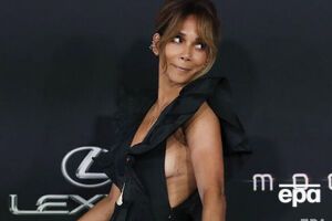 Берри родилась 14 августа 1966 года в американском Кливленде