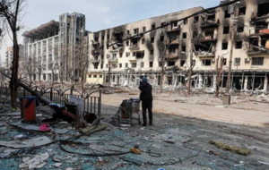 Оккупанты перевозят мариупольцев из РФ обратно в оккупированный город, несмотря на то, что их жилье разрушено