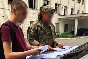 Патрульные остановили 39-летнего мужчину, двигавшегося на мотоцикле Honda, он позвал на "помощь" друзей, отметили в Нацполиции