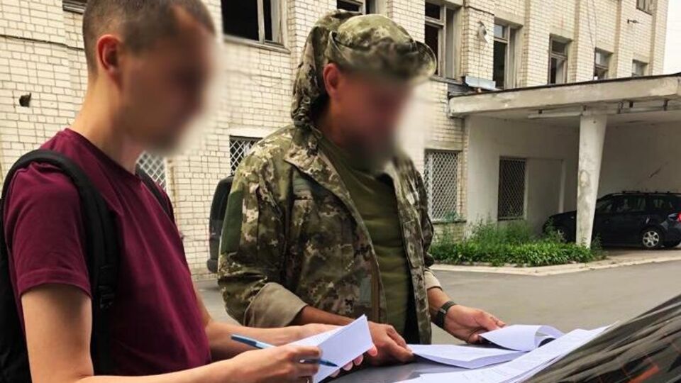 Патрульные остановили 39-летнего мужчину, двигавшегося на мотоцикле Honda, он позвал на "помощь" друзей, отметили в Нацполиции