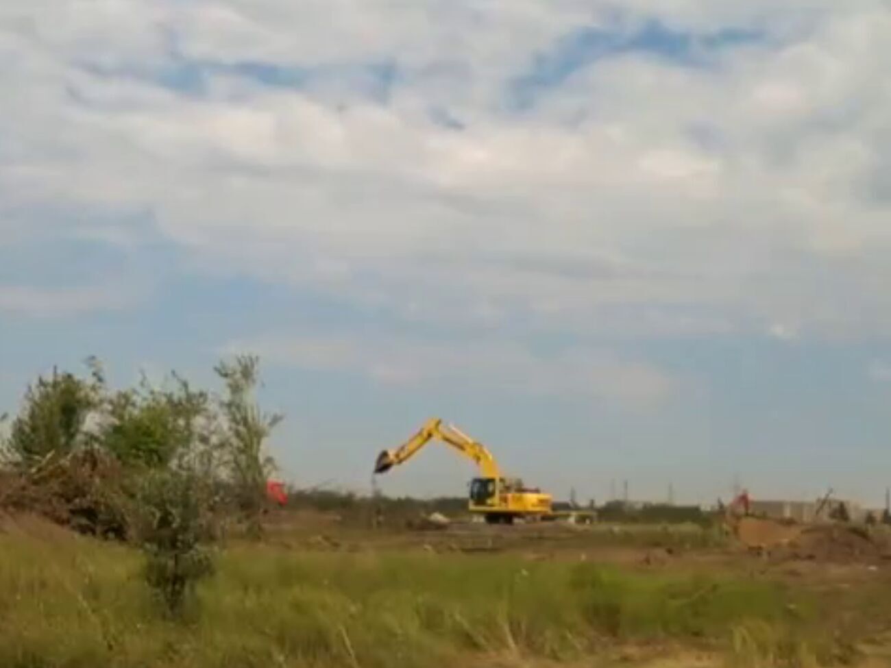 Минобороны РФ начало активное обустройство фортификационных сооружений в 300&ndash;400 метрах от забора "нового микрорайона" в Мариуполе, отметил Андрющенко