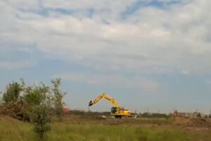 Міноборони РФ почало активне облаштування фортифікаційних споруд за 300–400 м від паркану "нового мікрорайону" в Маріуполі, зазначив Андрющенко