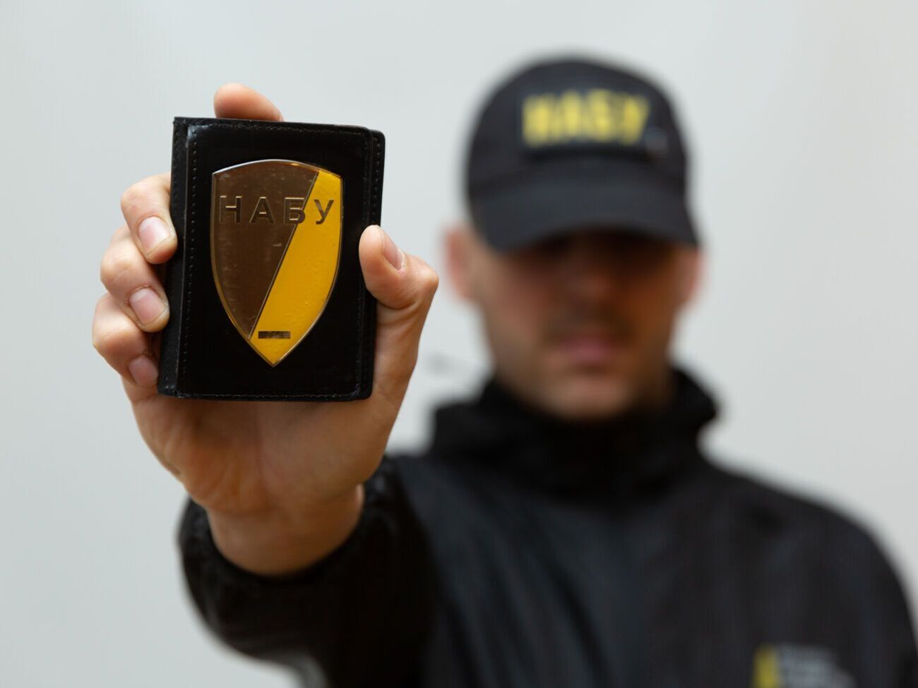 Детективы НАБУ расследовали действия бывшего прокурора по заявлению родственников владельца слитков