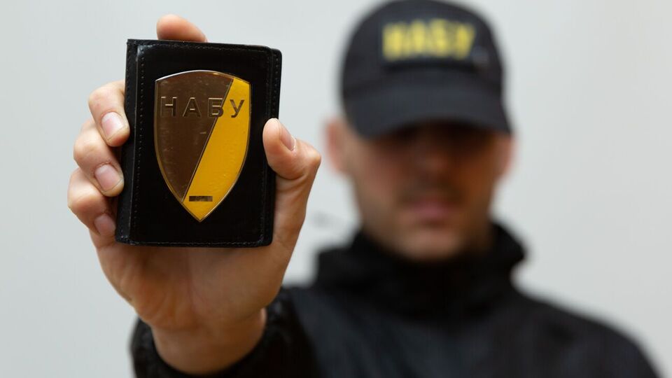 Детективы НАБУ расследовали действия бывшего прокурора по заявлению родственников владельца слитков