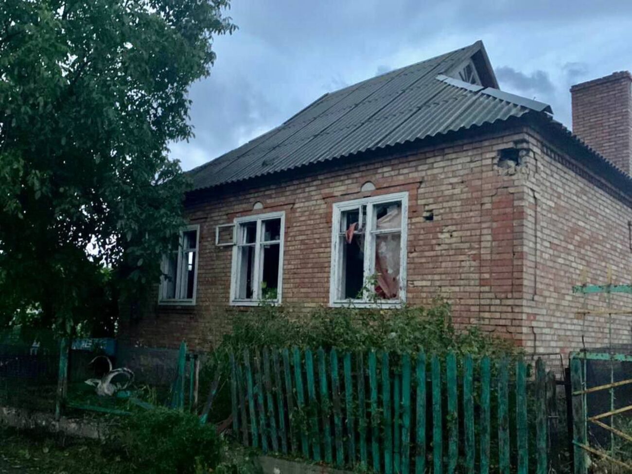 Унаслідок обстрілів пошкоджено будинки, склади із зерном, агротехніку, газопровід, лінію електропередач