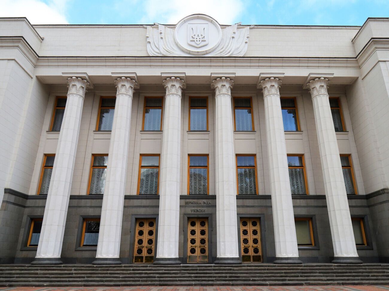 Рада разрешила по решению СНБО изымать имущество, которое может понадобиться для ОПК, и которое рискует оказаться на оккупированной территории