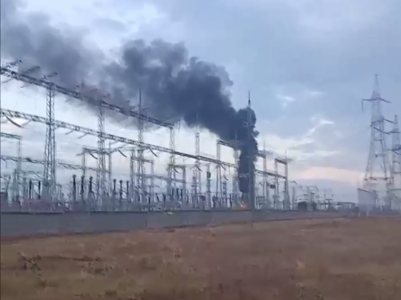 В результате взрывов в Крыму пострадали двое людей