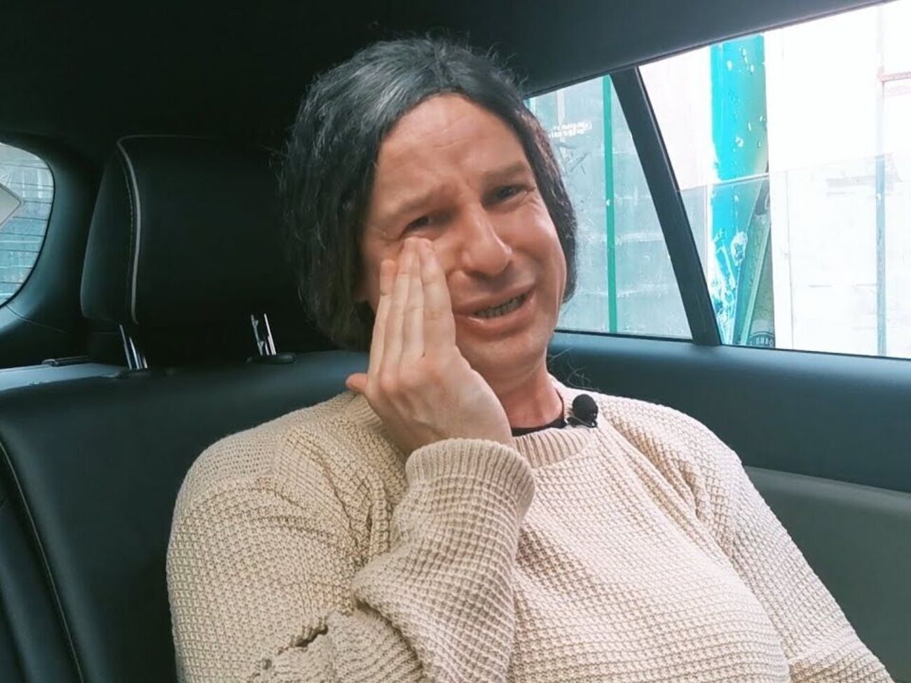 Великий в образе россиянки:&nbsp;Ладно, мы бомбим Украину из Крыма, но зачем бомбить в ответ?