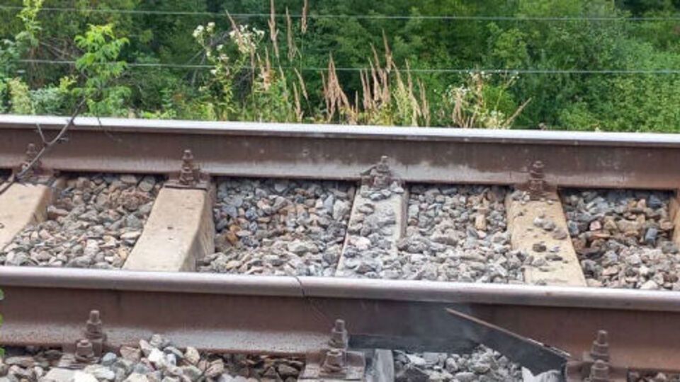 По железной дороге ходили только грузовые и маневренные поезда