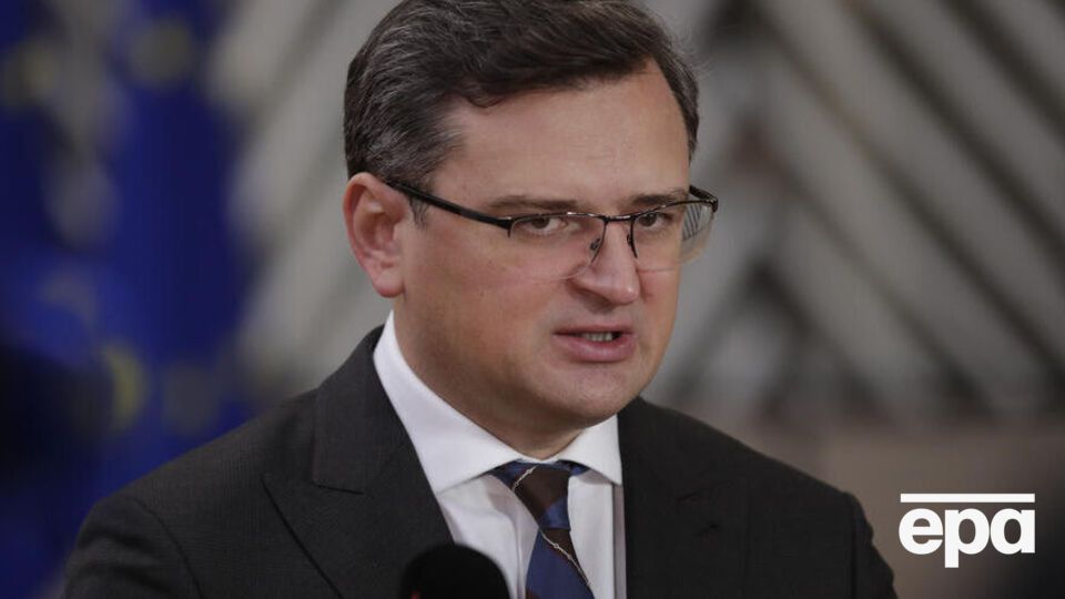 Кулеба наголосив, що літаком росіяни можуть полетіти лише в "обхід"