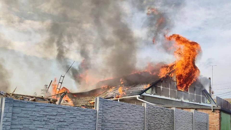 Унаслідок обстрілу Нікополя окупантами у кількох будинках сталося загоряння, зазначив Резніченко