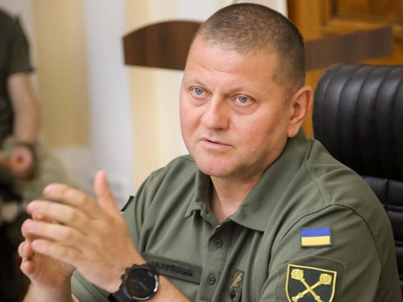 За словами Залужного, РФ до 800 разів на добу обстрілює українські позиції