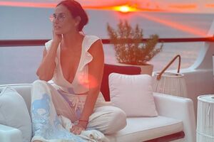 Мур родилась в 1962 году