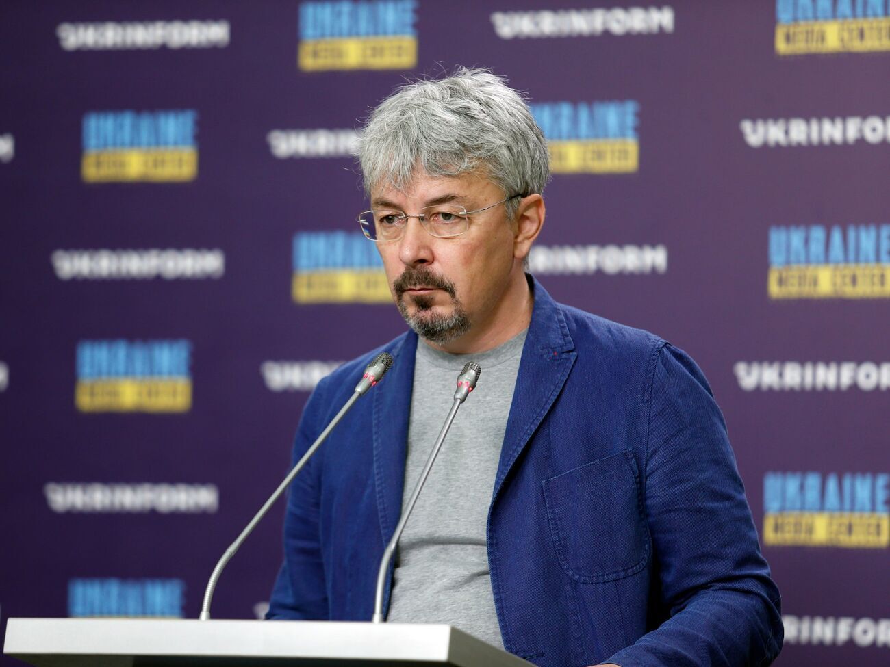 Ткаченко: Відмова від радянської спадщини має відбуватися прозоро з обговоренням експертів та з урахуванням нюансів регіонів