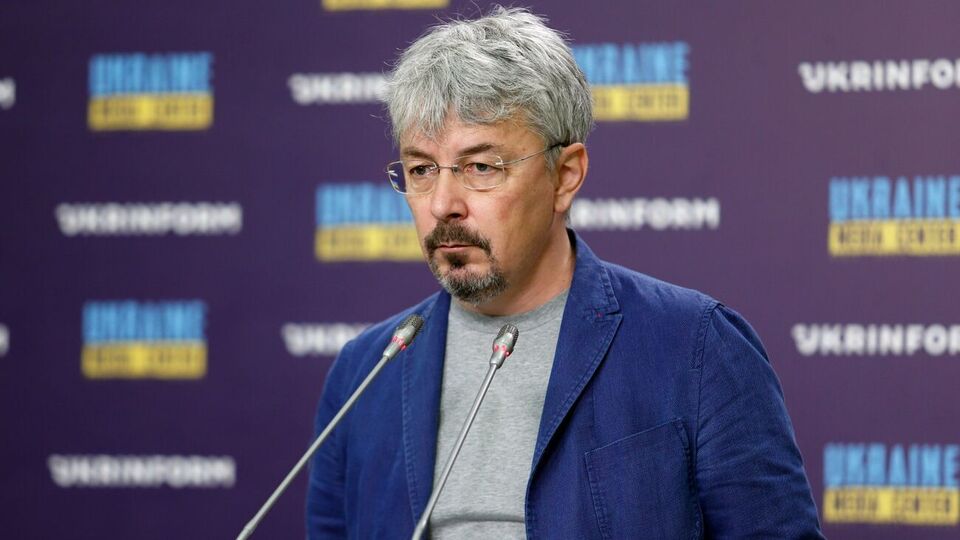 Ткаченко: Відмова від радянської спадщини має відбуватися прозоро з обговоренням експертів та з урахуванням нюансів регіонів