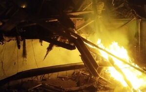 Унаслідок прямого влучання боєприпасу в один із будинків у Березнегуватому виникла пожежа, зазначили у ДСНС