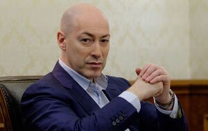 Гордон: Россия практически не производит ничего сама. Я давно хотел взять интервью у Калашникова, мне сказали: "Он фасад, он же не придумал автомат. Это Шмайссер, сидя в Ижевске, все изобрел"