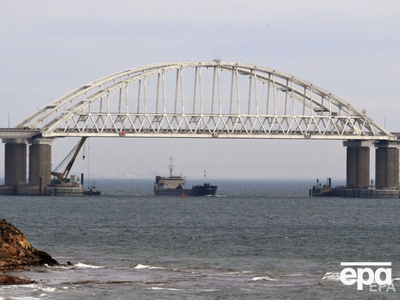 Керченский мост &ndash; главный путь выезда из оккупированного полуострова в РФ