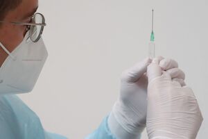 Єдиний виробник вакцини від віспи мавп сумнівається, що зможе забезпечити всіх, хто її потребує