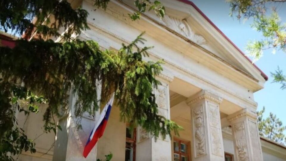 В марте 2022 года судья возглавил подконтрольный РФ районный суд на оккупированном полуострове