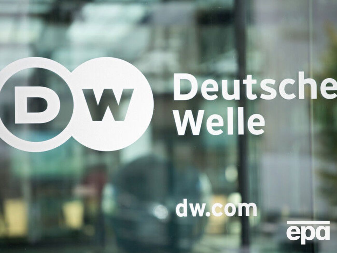 Deutsche Welle &ndash; німецька некомерційна медіакомпанія, які здійснює теле- та радіомовлення на закордон