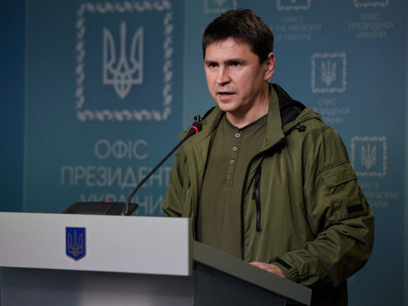 Подоляк: Только быстрая передача нам больших объемов тяжелой военной техники ускорит "торжественный побег" армии РФ